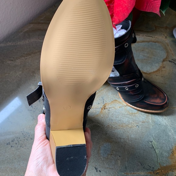 Booties Size 8 - Picture 3 of 5